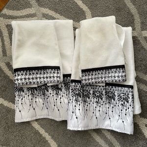 Hand and wash clothes set.